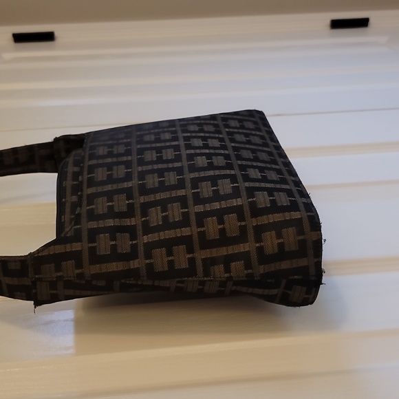 Monogrammed E Purse made in Korea. Possibly made to resemble Fendi brand. - Picture 4 of 14